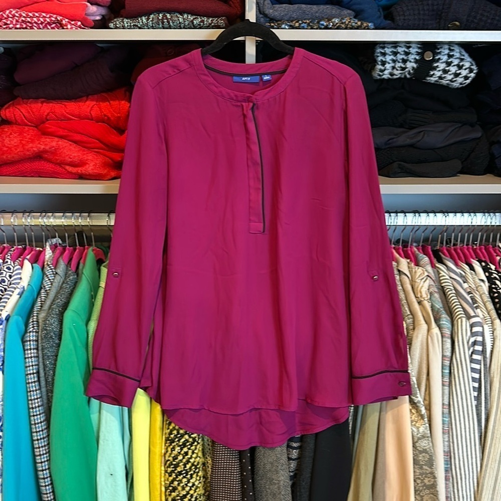 Apt. 9 magenta with black piping zip front long sleeve blouse size L